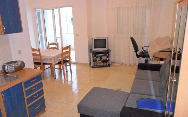 Apartment Blaga - with parking; A1 Rogoznica, Riviera Sibenik