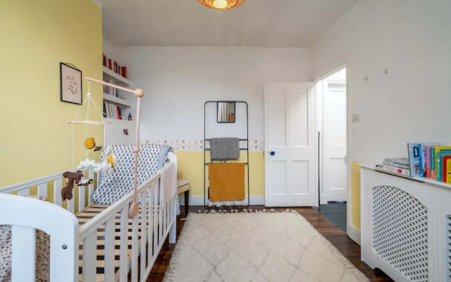 JOIVY Stylish 2-Bed House W/ Private Garden In Hackney