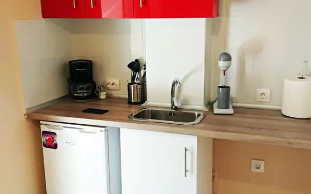 Monad Apartments Karaoli