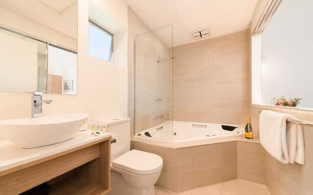 Boathouse Resort Studios & Suites