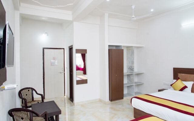 OYO 12131 Vallabh Villas