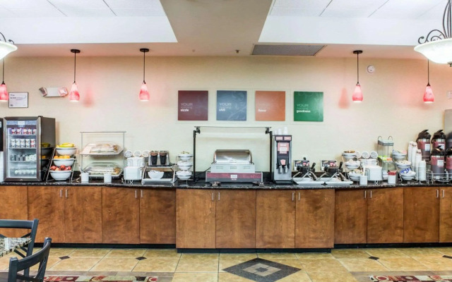 Fairfield Inn & Suites by Marriott Greensboro Coliseum Area