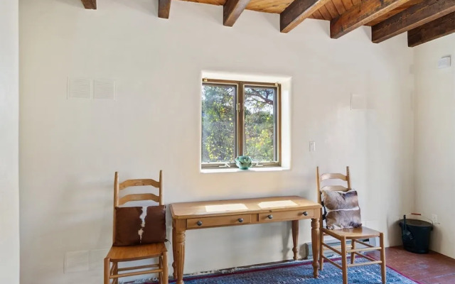 Casa Ladera - Enchanting Home, Nestled in Foothills With Spectacular Views
