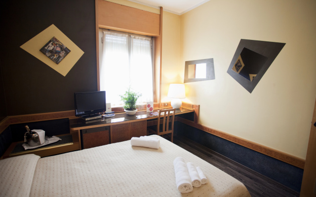Hotel Diplomatic - Image 6
