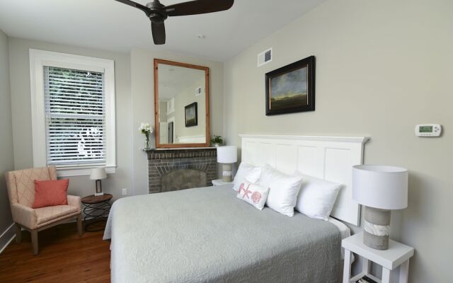 607 Bay Luxurious Guest Rooms