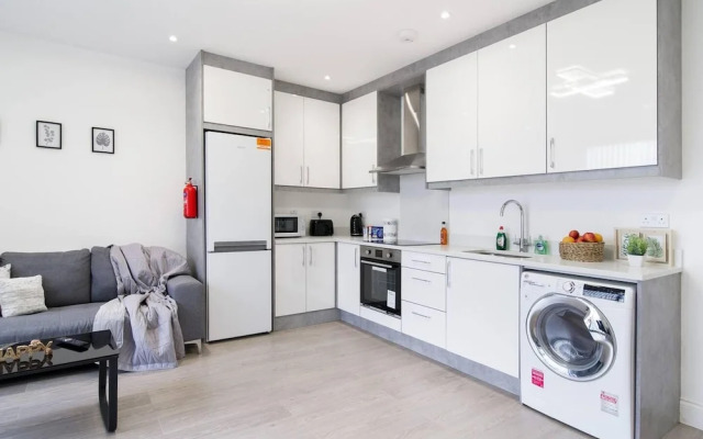 Livestay - Luxury 2bed Apartment With Free Parking