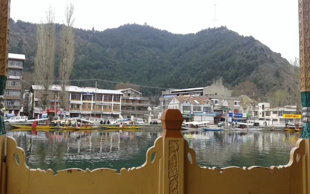 Ritz HouseBoat Srinagar