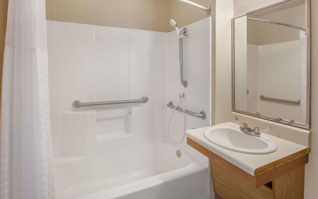 WoodSpring Suites Jacksonville Southeast