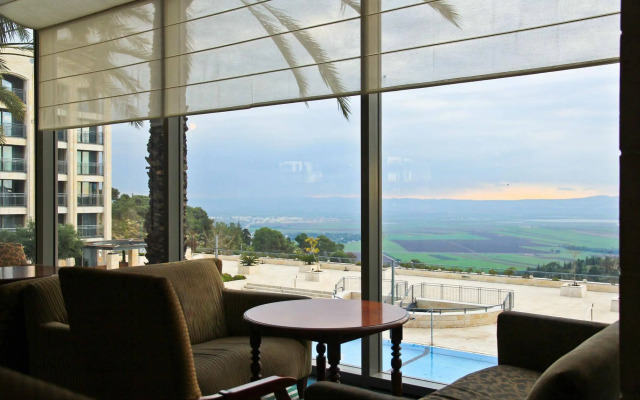 Golden Crown Hotel