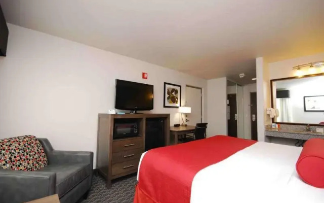 Clarion Inn & Suites Conference Center