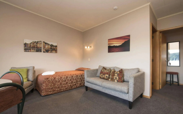 Bay Vista Waterfront Motel Picton