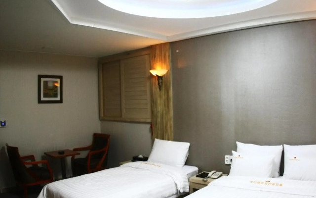 Metropol Tourist Hotel