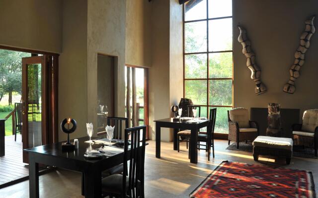 Black Rhino Game Lodge