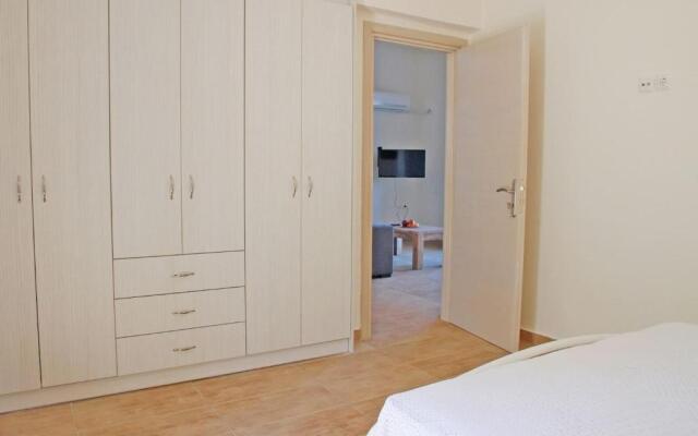 Xaradiotis House - A modern home away from home
