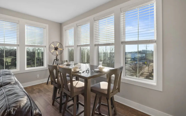 Pulse - Minutes to Broadway - Sleeps 6