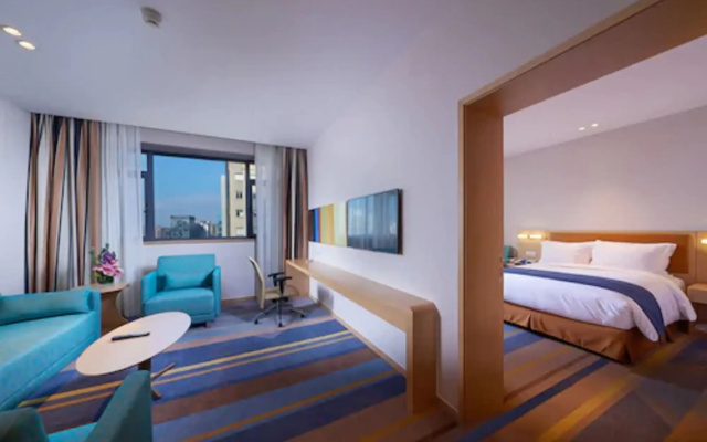 Holiday Inn Express Shanghai Zhenping by IHG