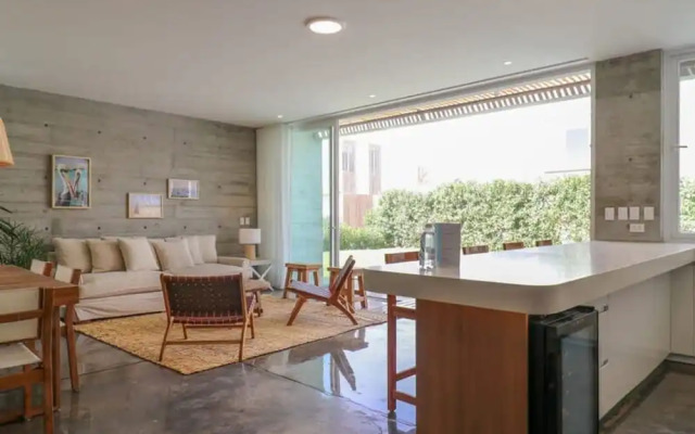 w Modern 4BR Villa With Private Pool in Paracas