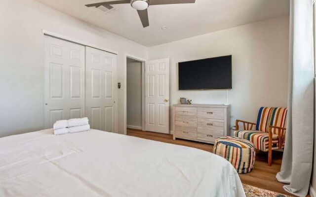 5BR Sleeps 10 Hot Tub Fire Pit Games & Walk to ASU