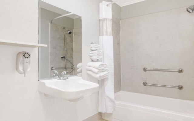 Red Roof Inn Lexington - Hamburg