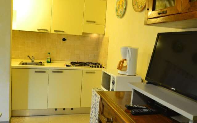 Amazing Farmhouse in Montecatini Terme with Hot Tub