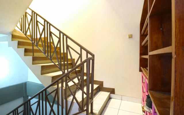 Premium Senen Guesthouse - Female Only