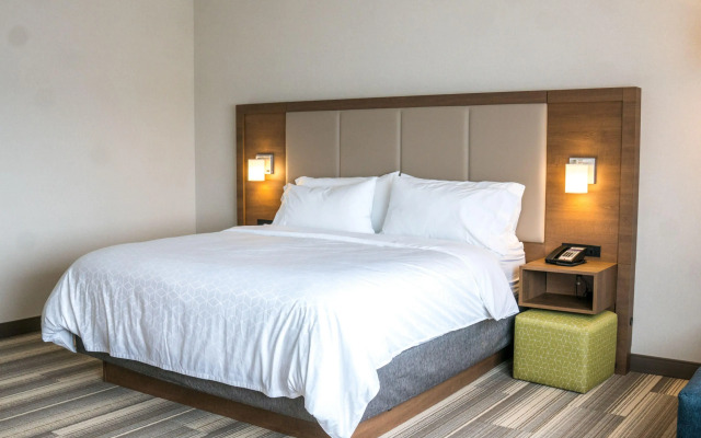 Holiday Inn Express & Suites Brandon by IHG
