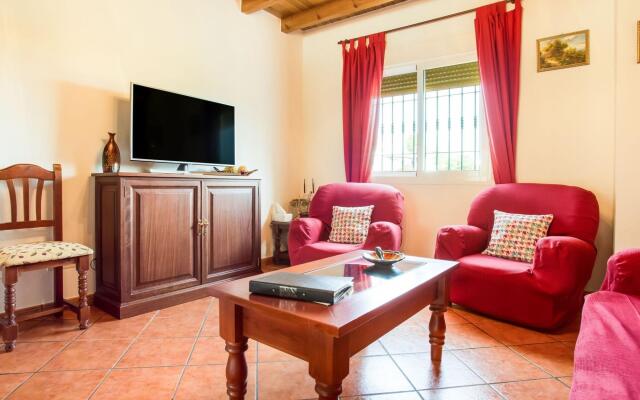 Classy Holiday Home in Guaro With Private Swimming Pool