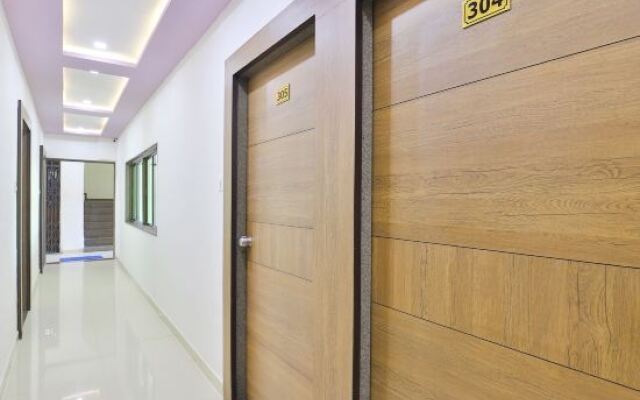 OYO 22374 Hotel Navjivan