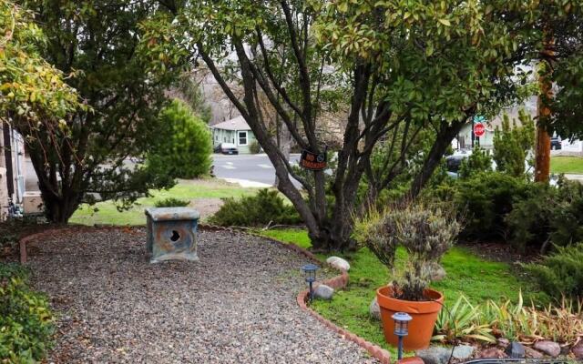 Ashland Commons Hostel