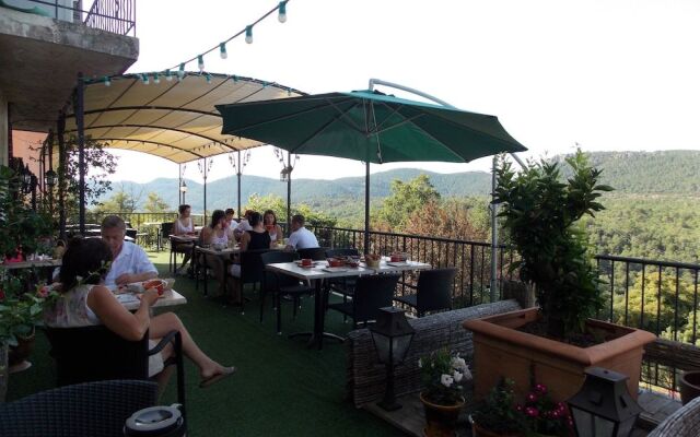 Au Relais Provencal