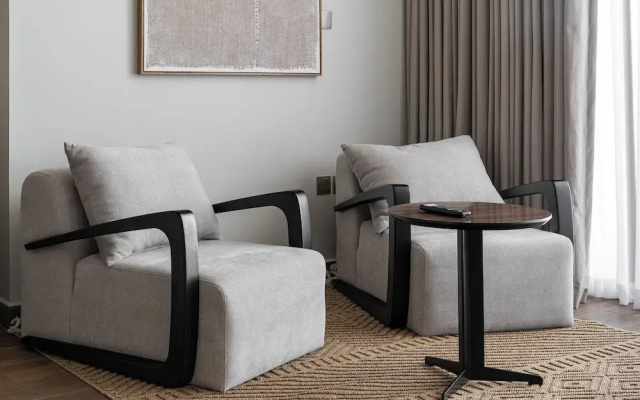 SIMPLY COMFORT Skyline Apts at Nobles Tower with Luxury Burj View