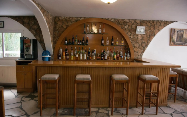 Le Village Hotel