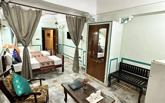 Rawla Mrignayani Palace