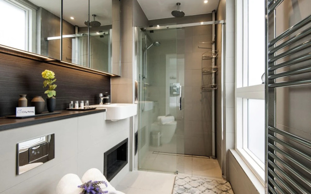 Bright Rochester Palace Gem - AYG