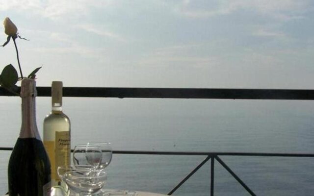 Hotel Queens Leriotis