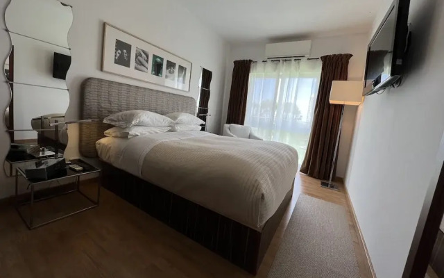The Lake Villa Mountains & Sea view