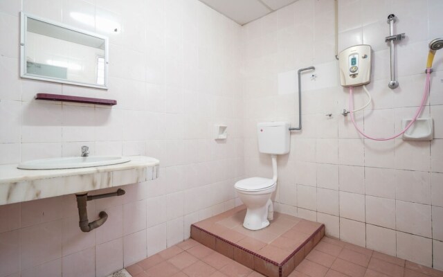 DJ Hotel Lumut by OYO Rooms
