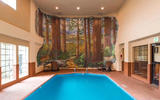 The Redwood Riverwalk, A Boutique Hotel