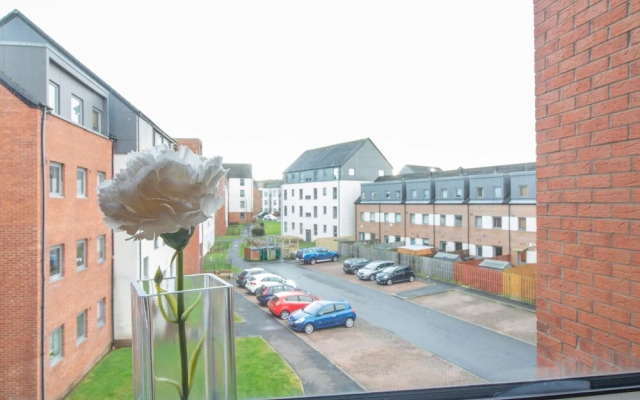 Bright & Spacious 4BD Suburban Home- Free Parking!