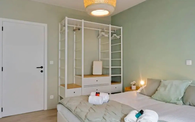 Stylishly Refurbished Apartment With sea View