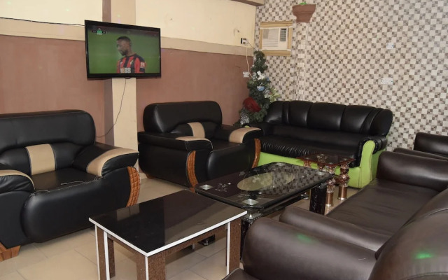 De'elites Pool Bar & Inn