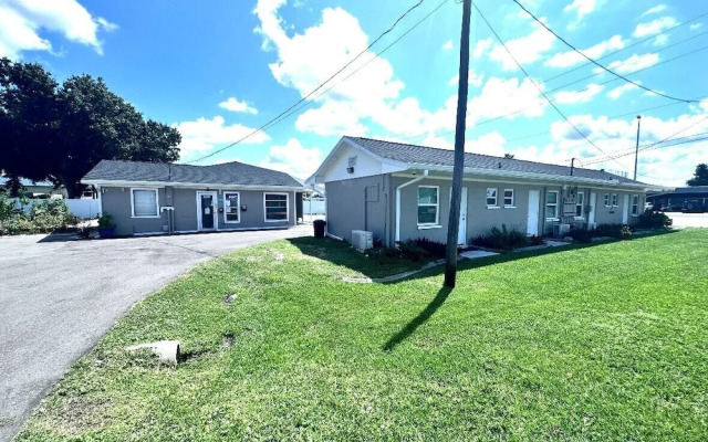 Lemon Bay Motel