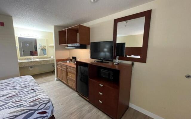 Kenedy Inn & Suites