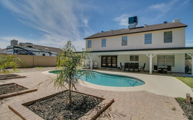 Upgraded 4-bdrm Beautiful Home W/pool!