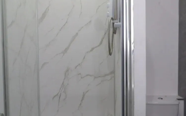 Architect Designed Meadows Central Apartment
