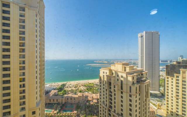 Luxury Waterfront Apartment with Beach Access