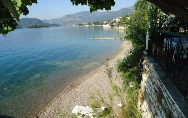 Logan's Beach Hotel