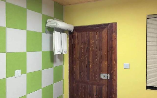 Hard Candy Apartment No.16