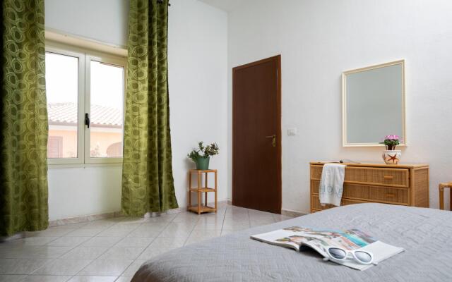 Casa Bata in Budoni with 1 bedrooms and 1 bathrooms