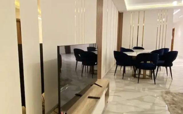 White Palace Motel EG